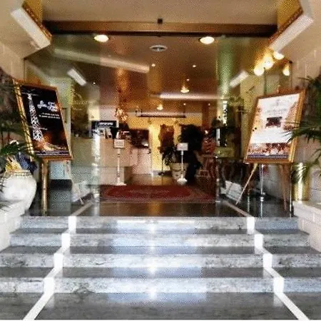 酒店 Grand De La Ville 4*