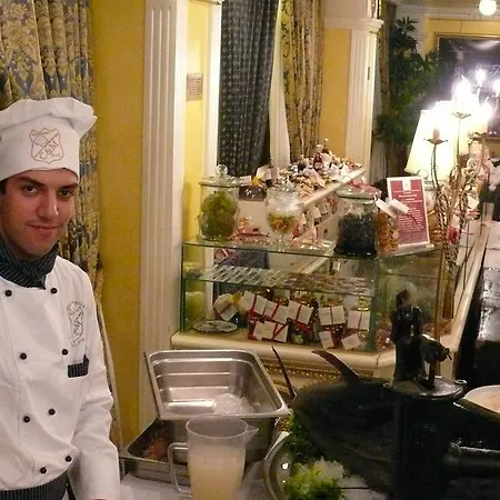 Grand De La Ville Hotel