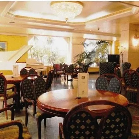 Hotel Grand De La Ville