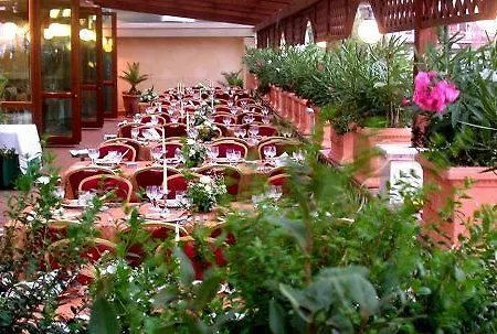 Grand De La Ville Hotel 4*