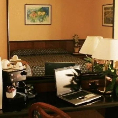 Grand De La Ville Hotel 4*